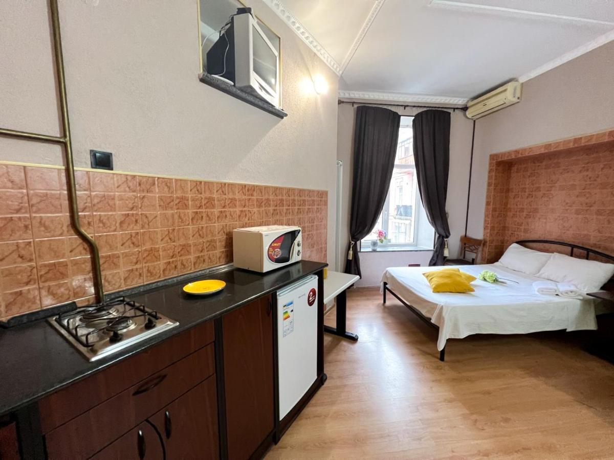 Apartment In The Historic Center Kyiv Exterior photo